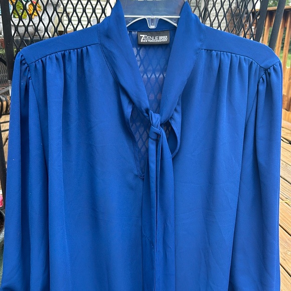 7th Ave NY & Co- blue light weight bow  blouse/ key hole tie. - Picture 2 of 6